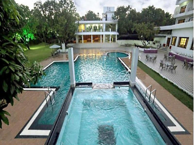 Pluz Resort Silvassa Exteriér fotografie